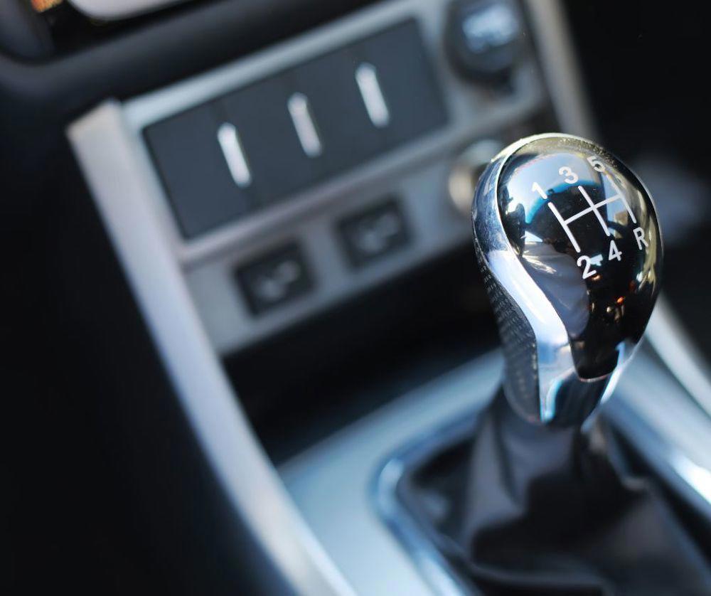 Imbunatatirea performantei cu o cutie de viteze manuala: Tehnica conducerii