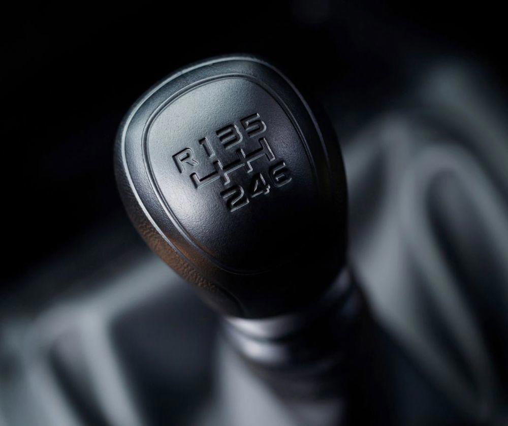 Demontand 6 mituri despre cutiile de viteza manuale